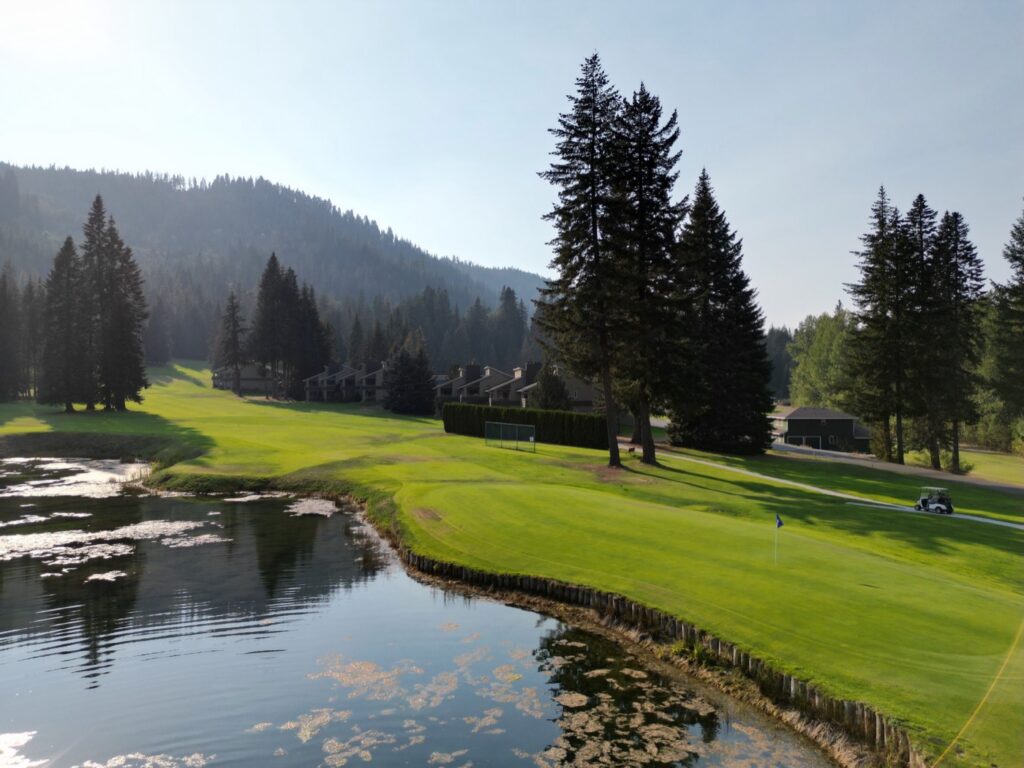 Aerial view of hole 4 at Kahler Mountain Club, a par 5 of 484 yards from the blue tees.